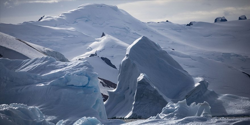 Antarktika'da 3 bin metre derinlikte 