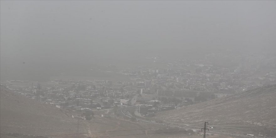 Mardin'de toz taşınımı etkisini sürdürüyor