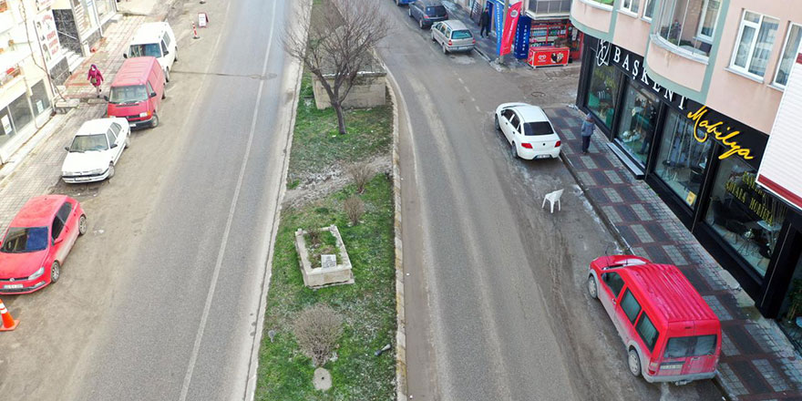 Edirne'de ecdat mezarları yol ortasında kaldı