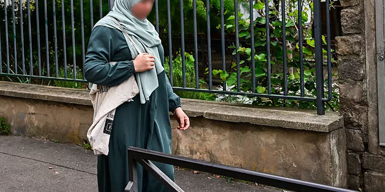 Beş milyon Müslümanın yaşadığı Fransa'da uzun giysi yasağı tartışılıyor