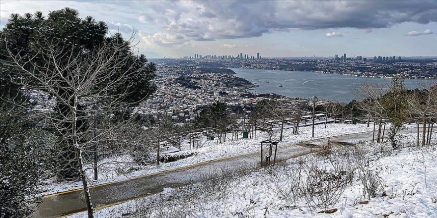 İstanbul'da kar yağışı sonrası bazı bölgelerde beyaz örtü oluştu