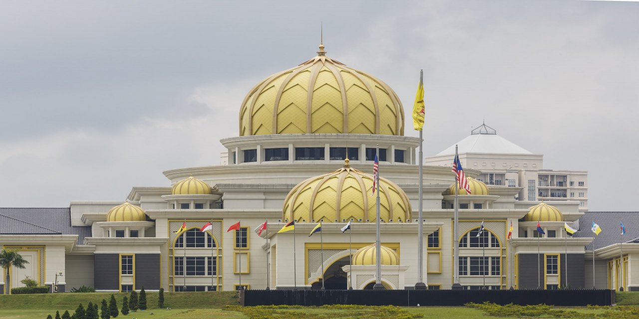 Malezya'da son Sulu sultanının varisleri 15 milyar dolarlık tazminat için Hollanda'ya başvurdu