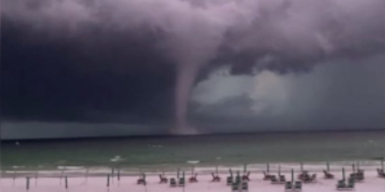 ABD'nin Florida sahilinde dev hortum meydana geldi