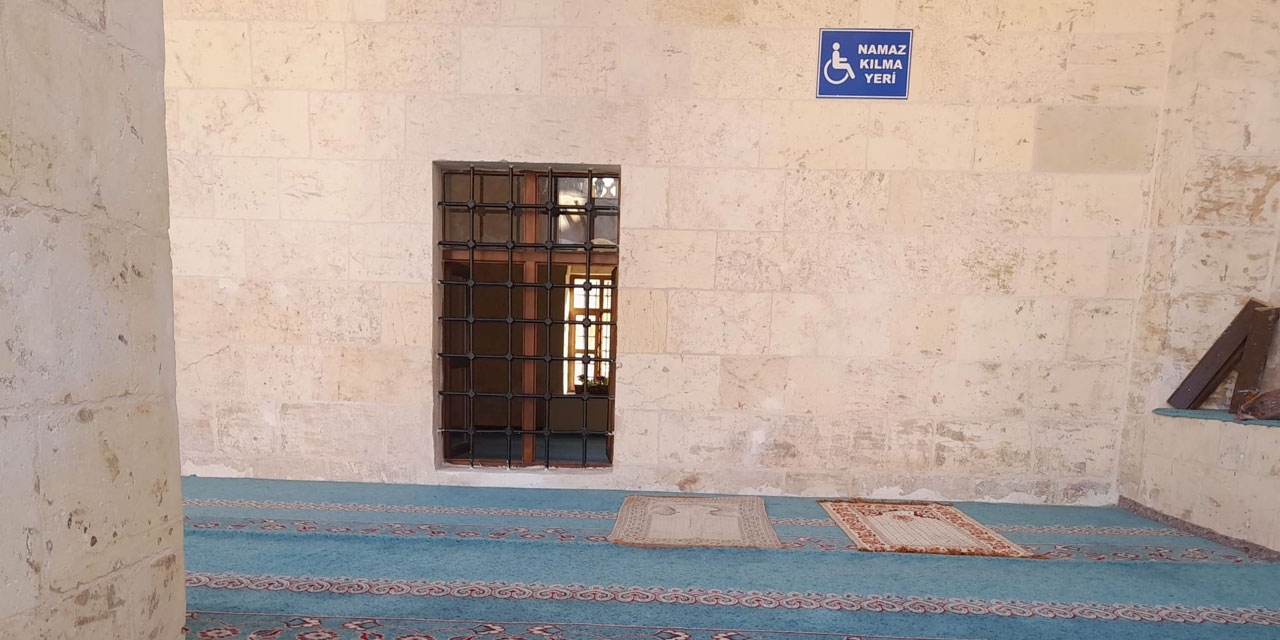 Camilerde engellilere uygun namaz kılma yerleri oluşturuldu