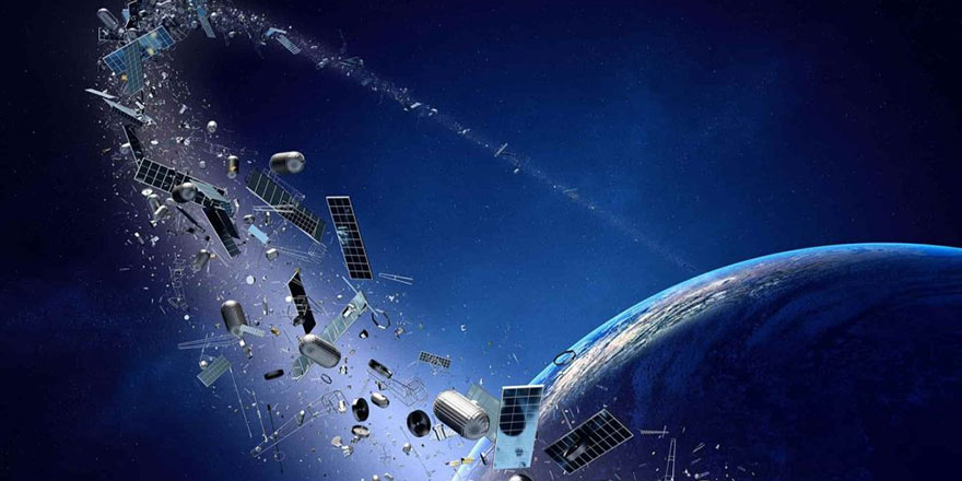 Uzayda yeni kriz: Yüzlerce enkaz yörüngeye dağıldı