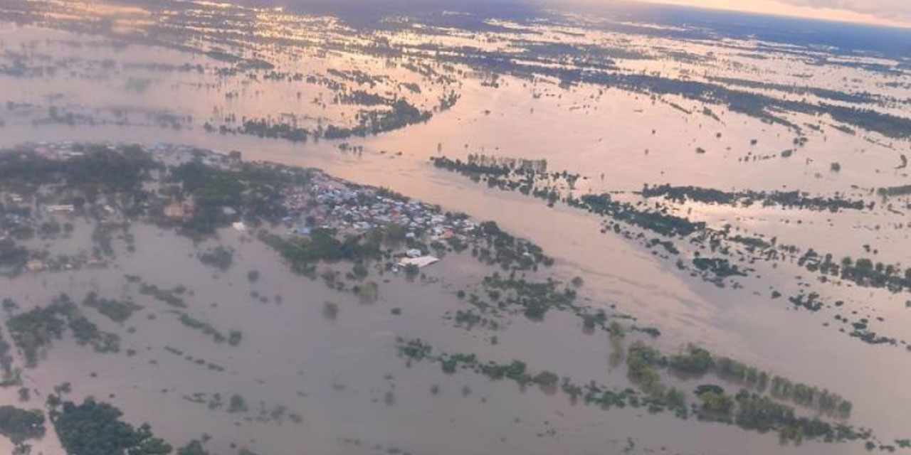Tayland’da bir kentin neredeyse tamamı sular altına kaldı