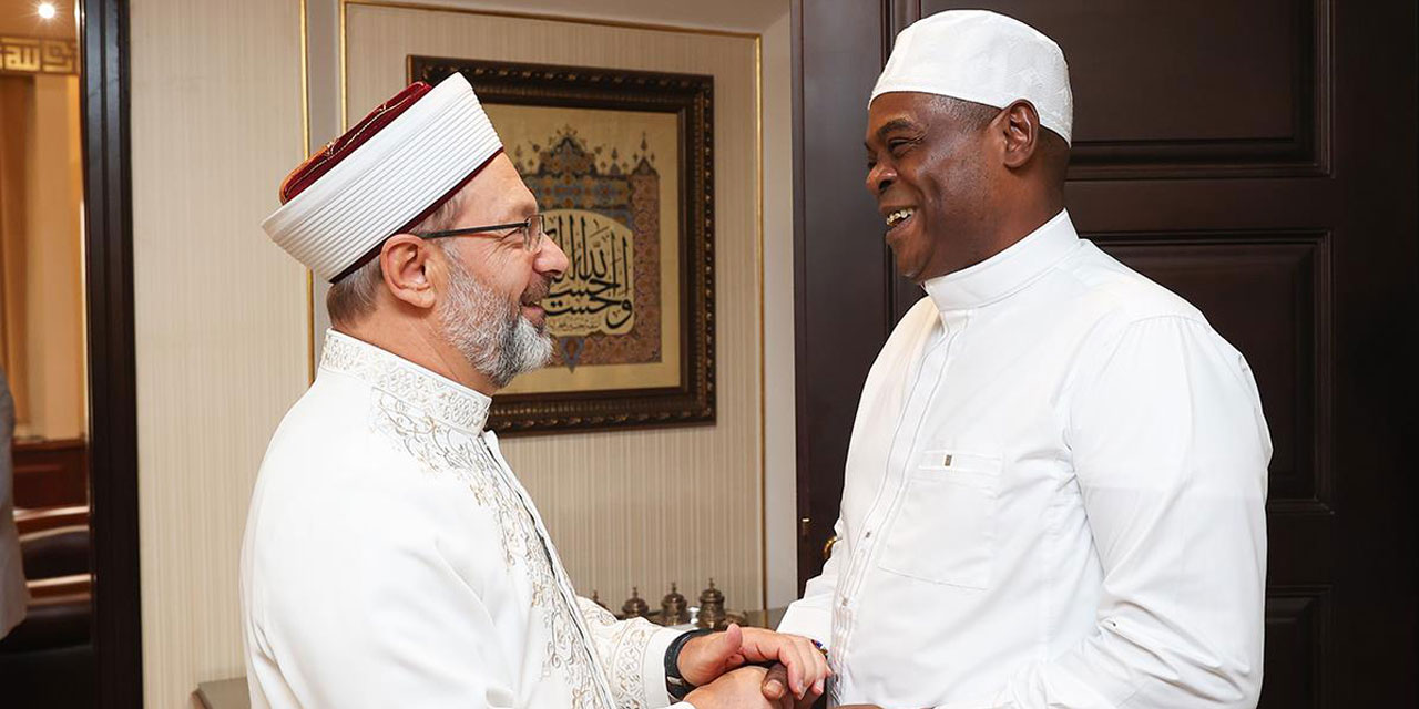 Müslüman olan eski rahip Türkiye'de: İslam özgürleştiriyor