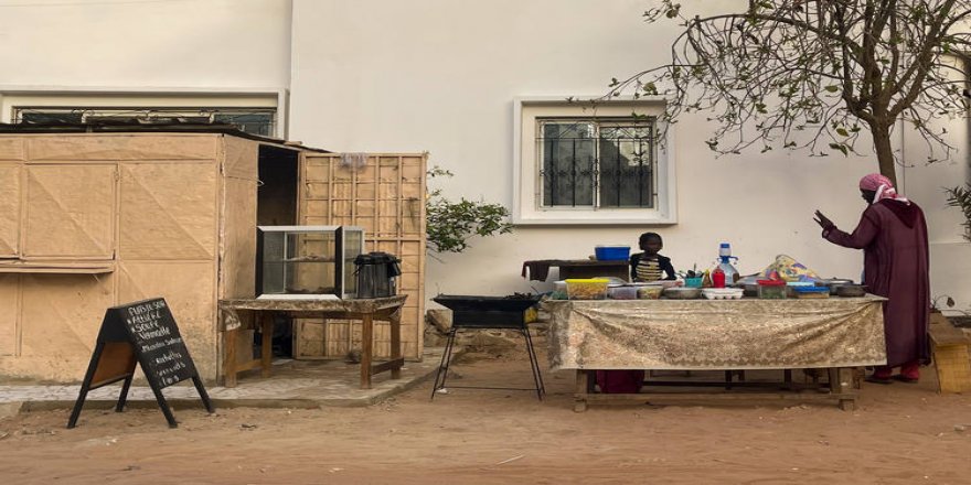 Senegal'de öğrenci ve yalnızların ramazanda uğrak yeri: Sokak lokantaları