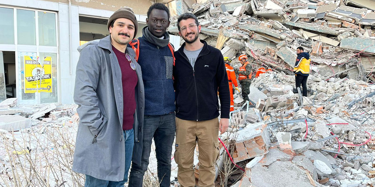 Allah razı olsun Senegalli Mustafa! Deprem bölgesinde gece gündüz çalıştı