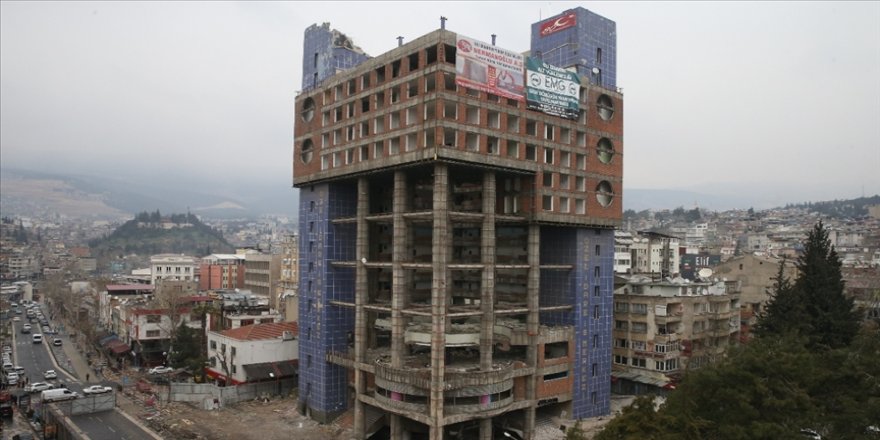 'Dünyanın en saçma binası'nın yıkımı 2 aya tamamlanacak