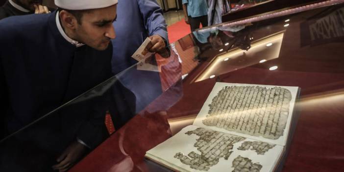 Mısır'da 1400 yıllık el yazması Kur'an-ı Kerim sergilendi