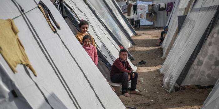 Çadırlarda kalan Filistinli çocuklar