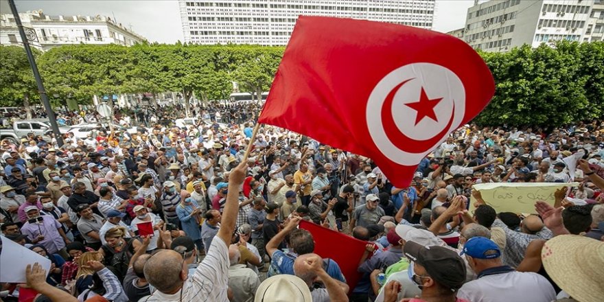 Tunus’ta 5 partiden anayasa referandumunu boykot çağrısı