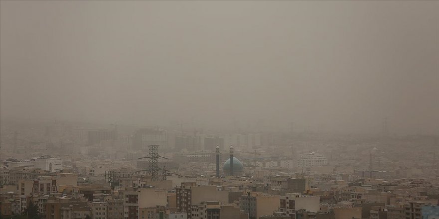 İran'da hava kirliliği nedeniyle Elburz ve Tahran'da okullar tatil edildi