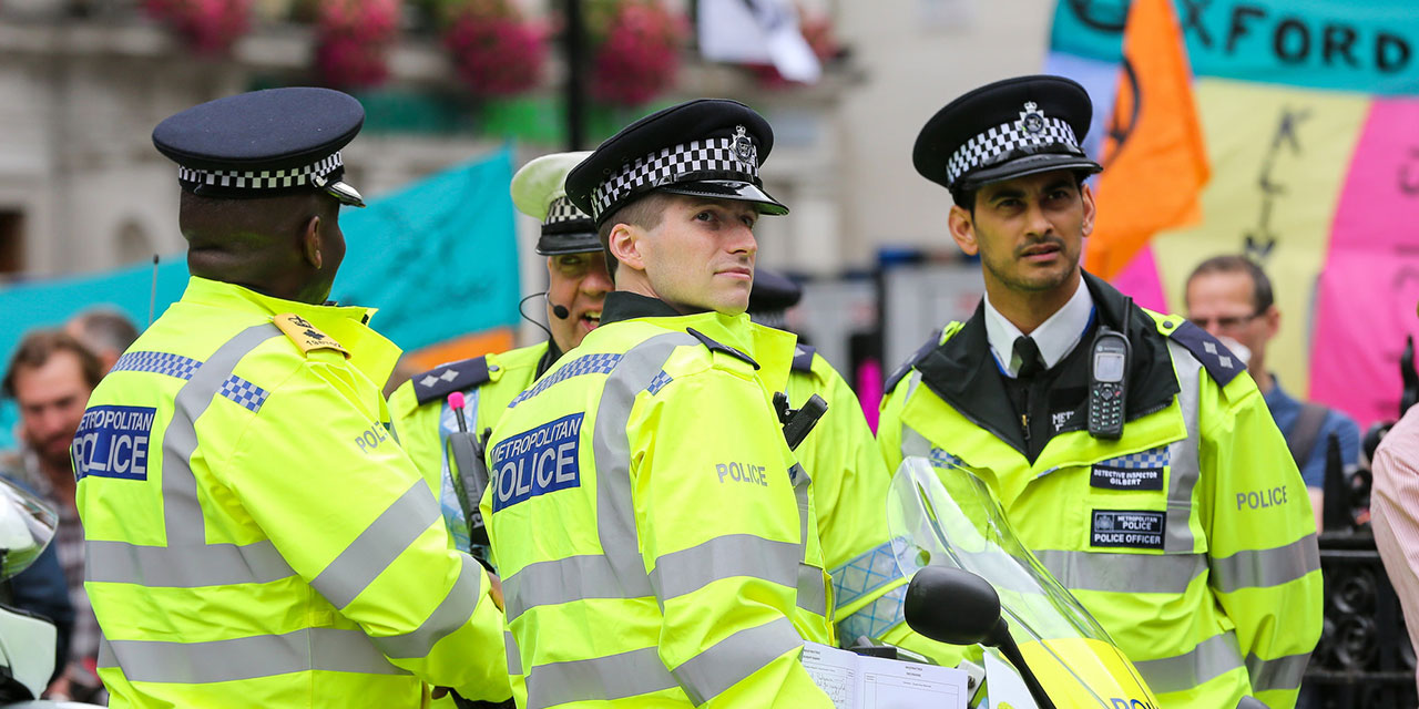Londra Polis Teşkilatındaki ırkçılık ve kadın düşmanlığına karşı gösteri düzenlendi
