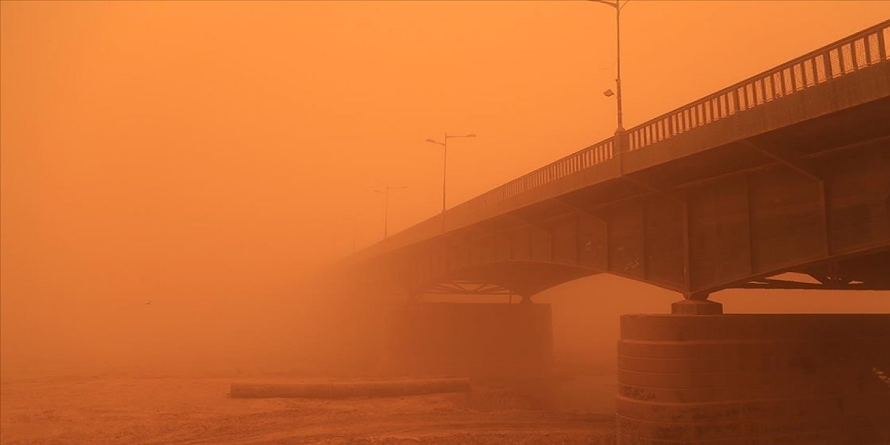 Bağdat'ta kum fırtınası: Uçuşlar durduruldu