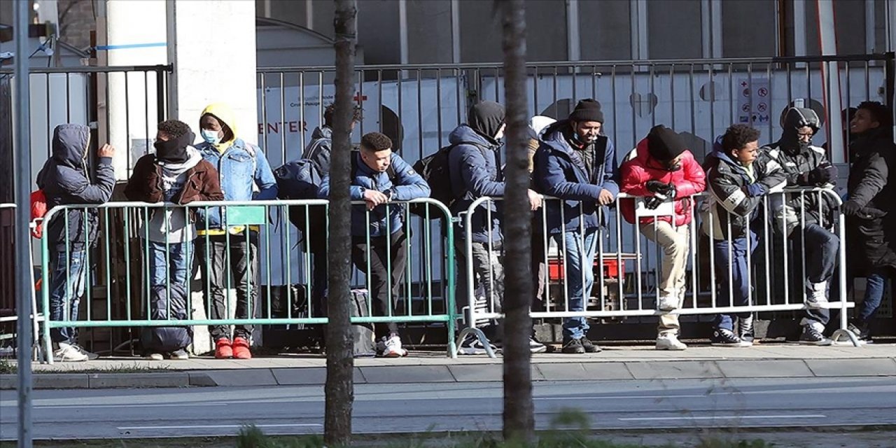 AB'nin göçten sorumlu yetkilisi: Belçika, Hollanda'da yüzlerce kişi haftalarca sokakta uyudu