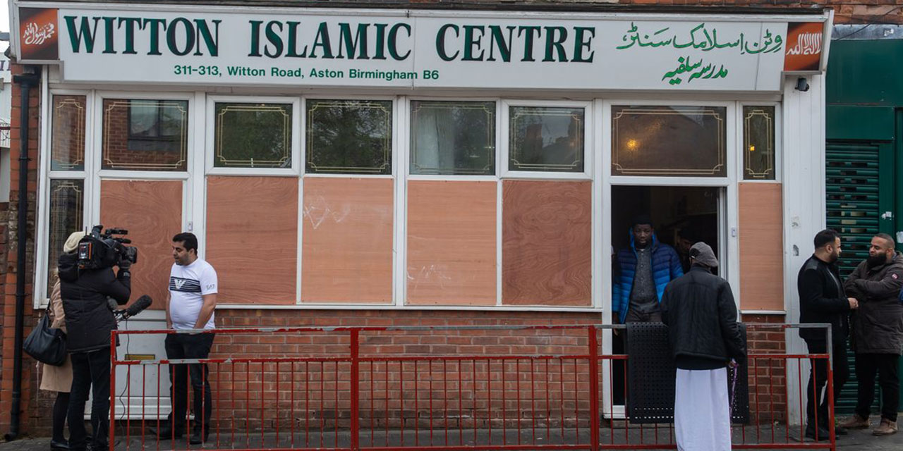 İngiltere'de camilerin yüzde 35'i yılda en az bir kez saldırıya uğradı