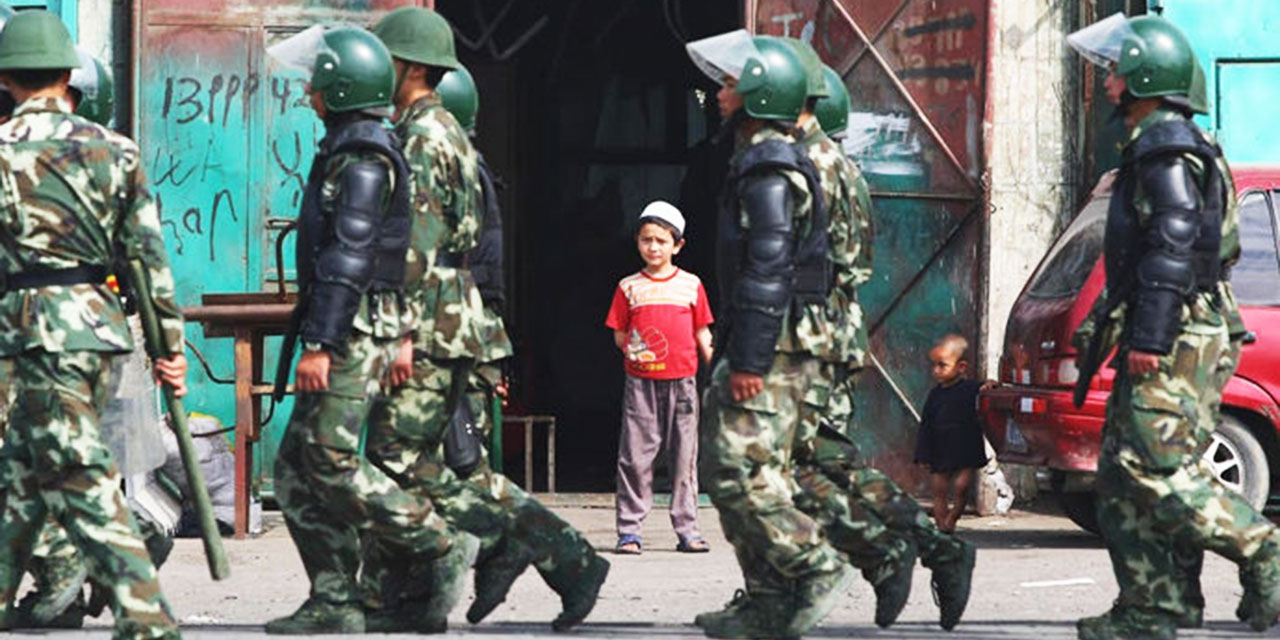 Çin Devlet Başkanı Şi, soykırım yaptıkları Uygur bölgesine gitti