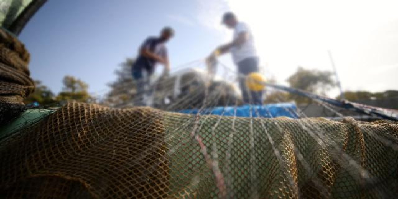 Mersin'de yasa dışı balık avlayan 6 kişiye 16 bin 339 lira ceza