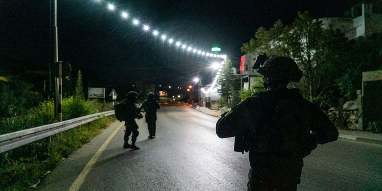 İsrail askerleri Filistinli sağlık görevlilerini darbetti