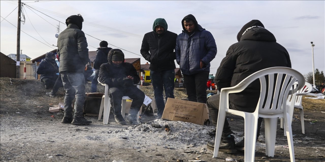 Yunanistan'ın geri ittiği 32 düzensiz göçmen kurtarıldı