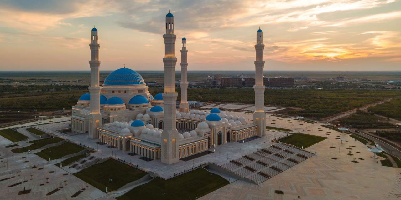 Orta Asya'nın en büyük camisi açıldı: Aynı anda 35 kin kişi namaz kılabilecek
