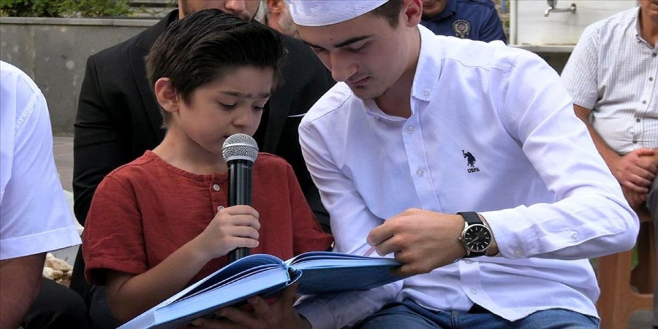Kahramanmaraş'ta Kur'an okumayı öğrenen şehit çocuğu, babasını şehadetinin 6'ncı yılında andı
