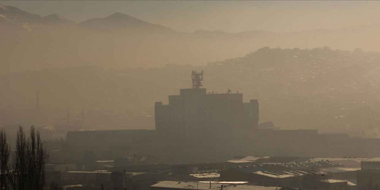 İran'ın iki eyaletinde hava kirliliği nedeniyle eğitime 2 gün ara verildi