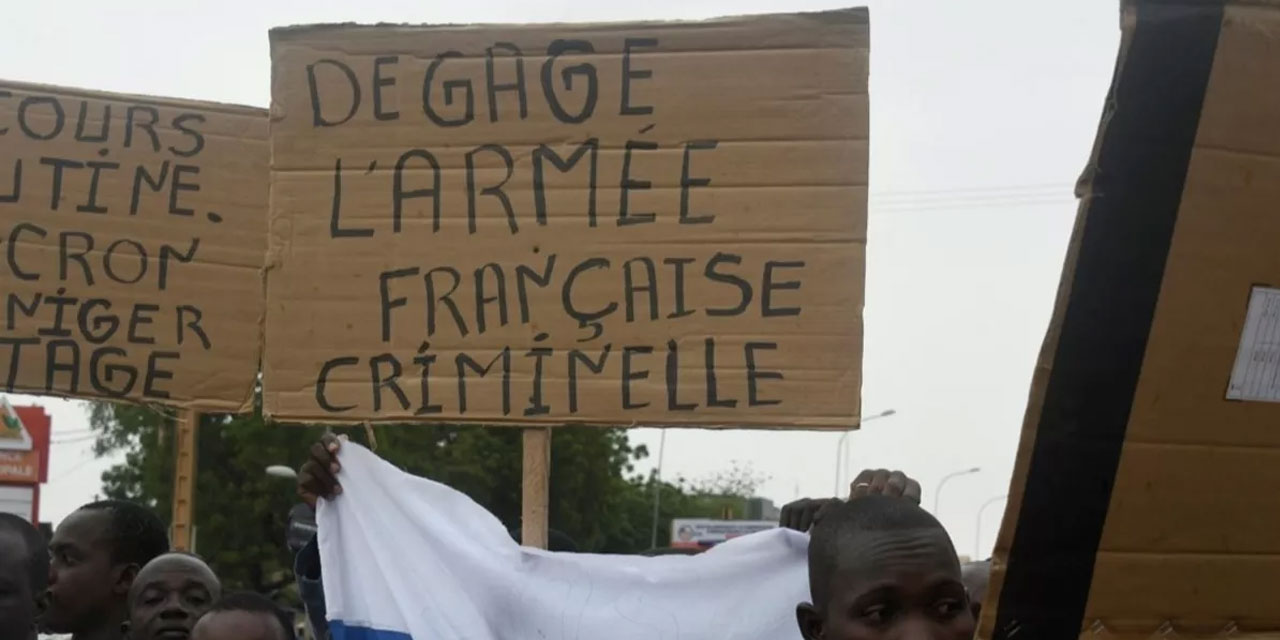 Nijer'de 'Fransız ordusu defol' eylemi düzenlendi