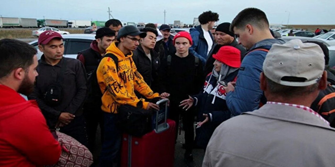 Rusya'da 'büyük kaçış' sürüyor: Ruslar ülkeden kaçmak için servet ödüyor
