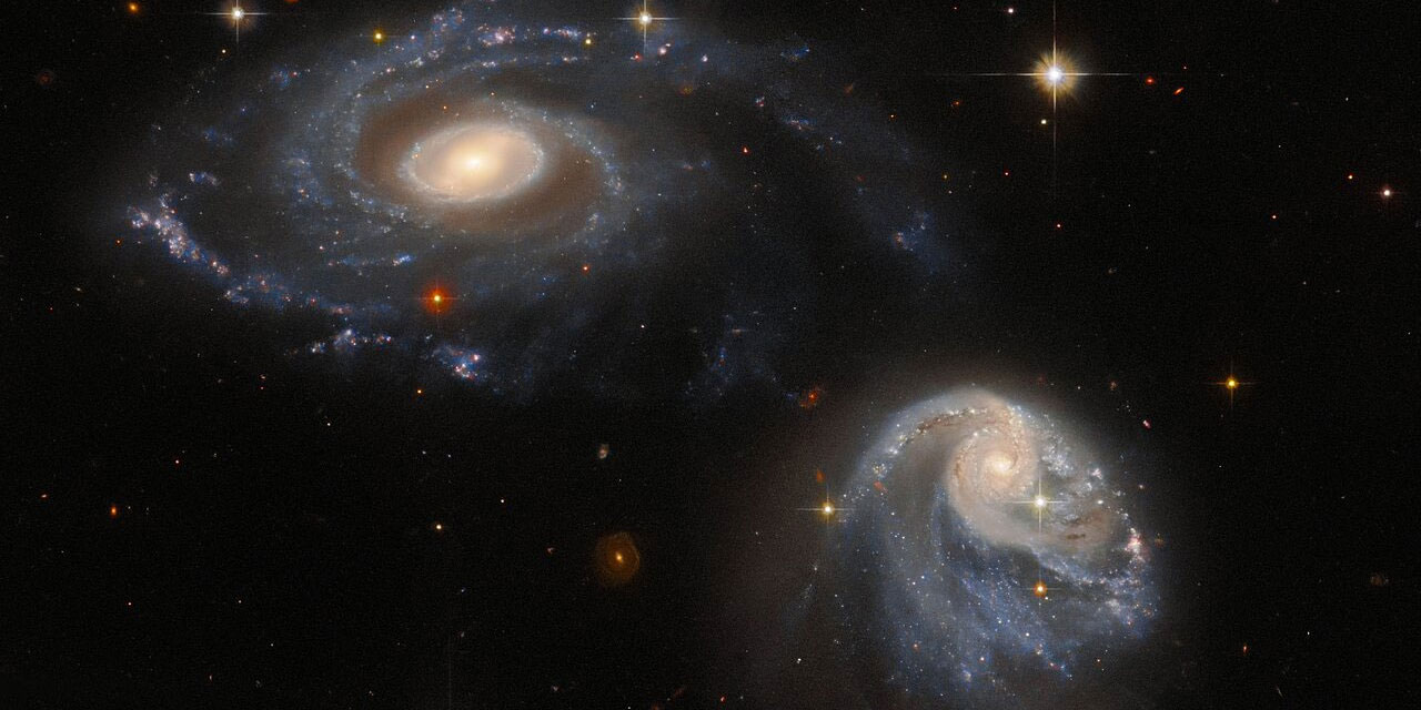 Neredeyse birbirine çarpacak iki galaksi