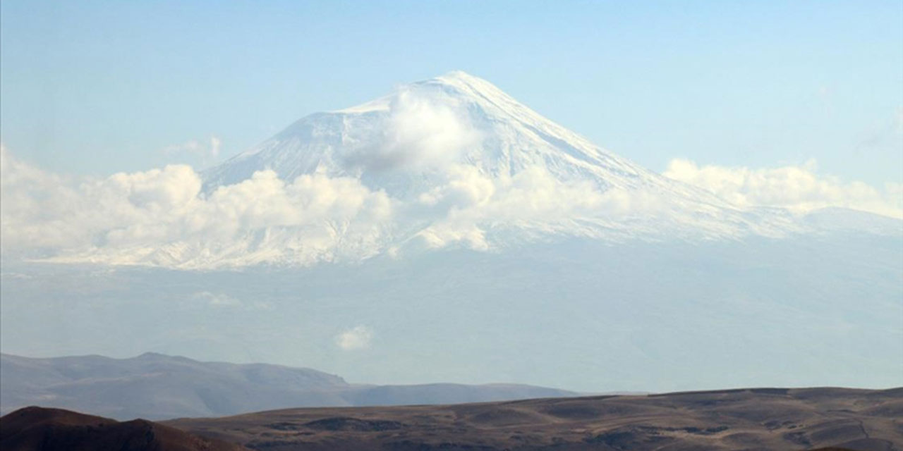 Türkiye'nin en yüksek noktası Ağrı Dağı da beyaz rahmetle kaplandı