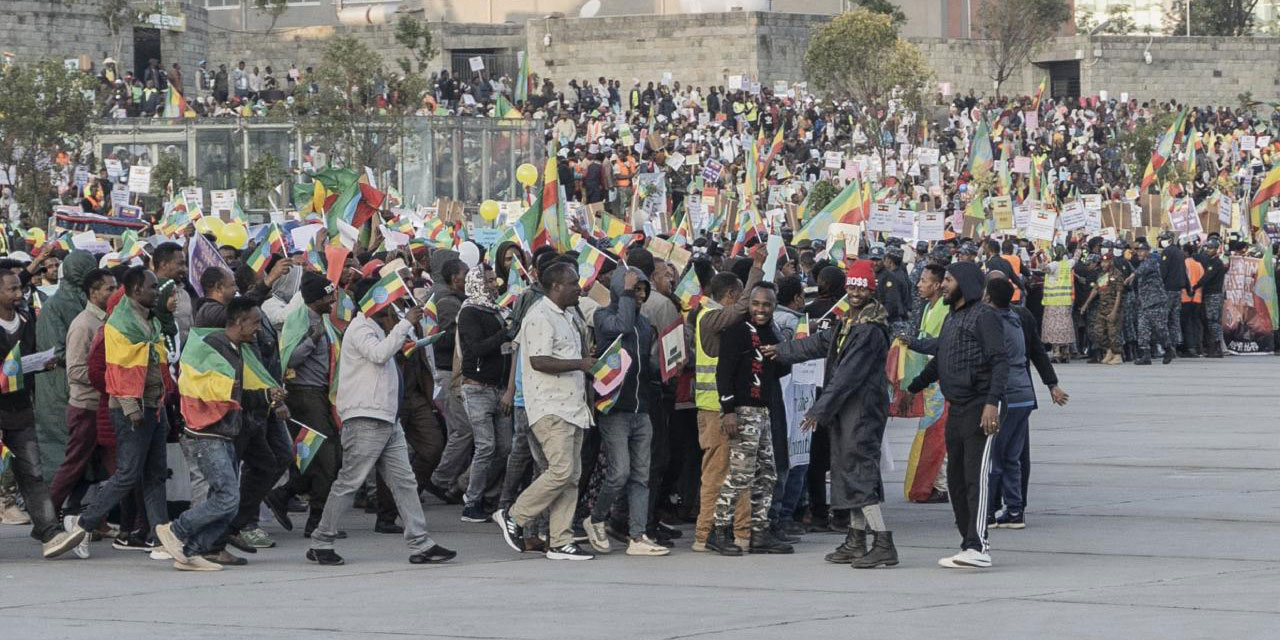 Etiyopya'da binlerce kişi Batı müdahalesini protesto etti