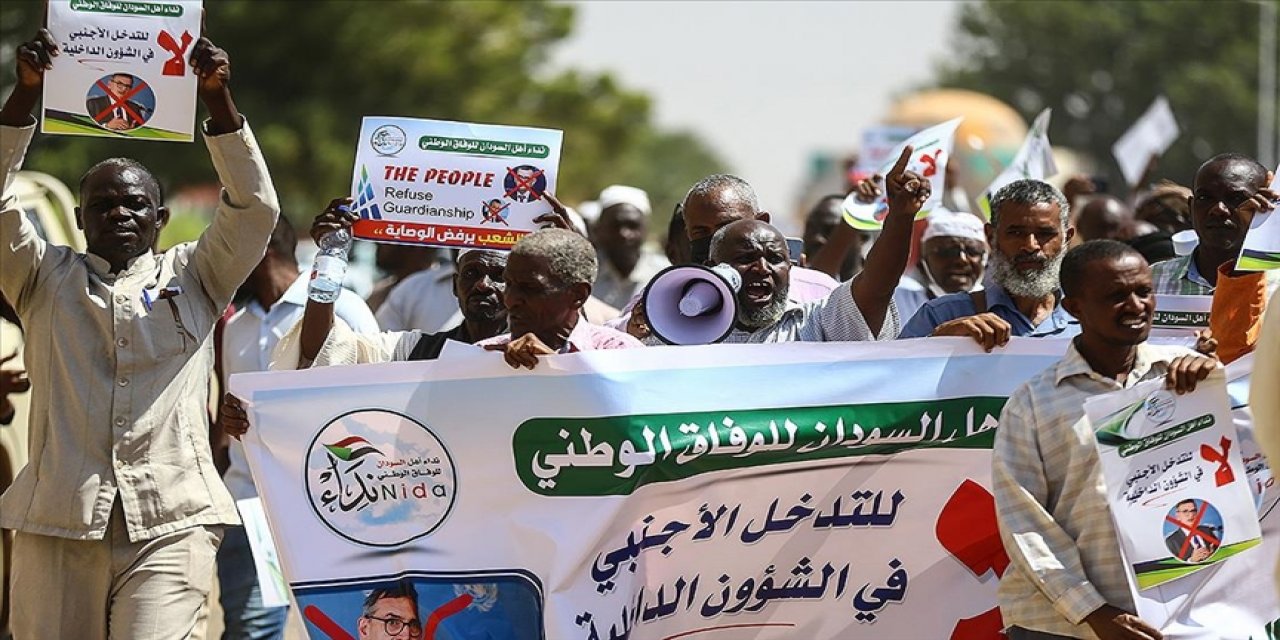 Sudanlılar dış müdahaleyi protesto etti