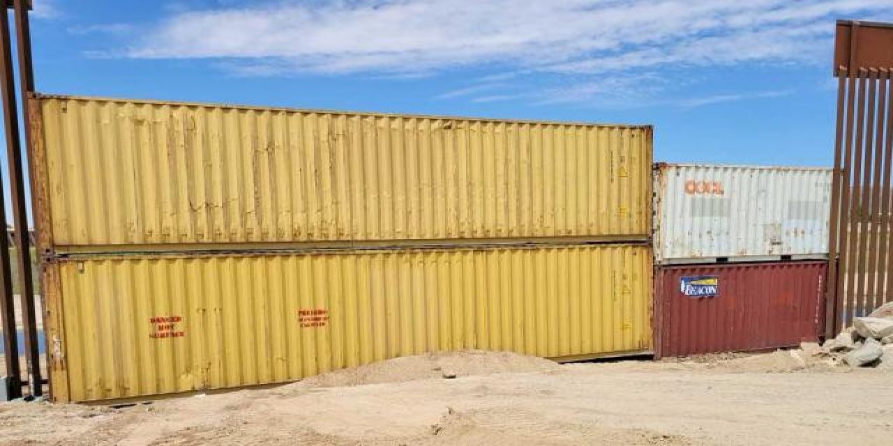 ABD-Meksika sınırına konteynerden duvar örüldü