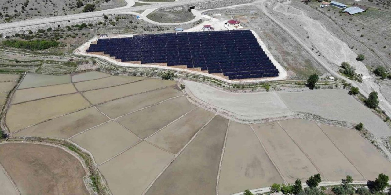Atıl araziye güneş enerjisi kurdu 6 bin hanenin elektrik ihtiyacını karşılıyor!