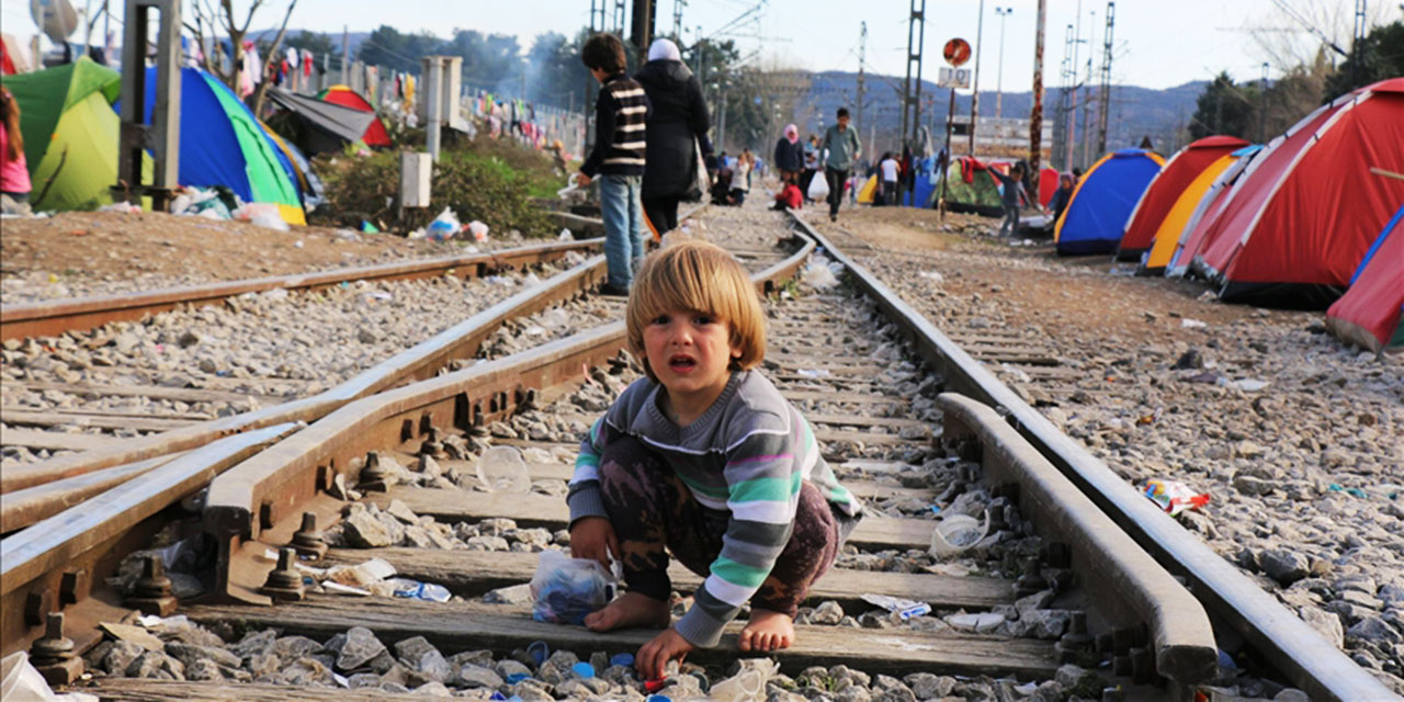 Avrupa'da ailesi olmayan binlerce göçmen çocuk insan tacirlerinin eline düşüyor