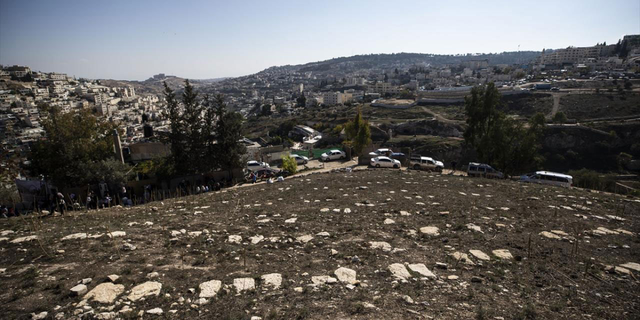 İşgalci İsrail, şimdi de 'sahte mezarlarla' arazilere el koyuyor