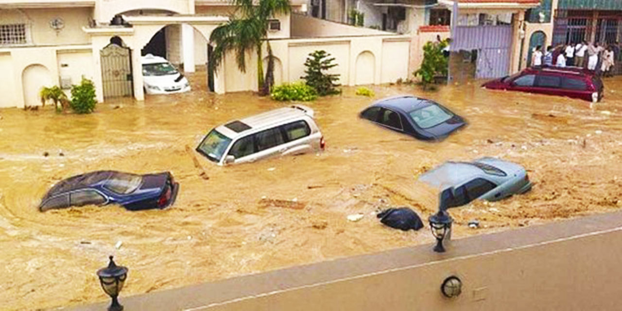 Suudi Arabistan'ın Cidde kentinde sel felaketi: Arabalar oyuncak gibi suya kapıldı
