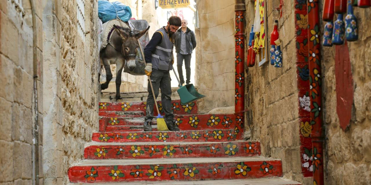 Mardin'de sıra dışı temizlik ekibi
