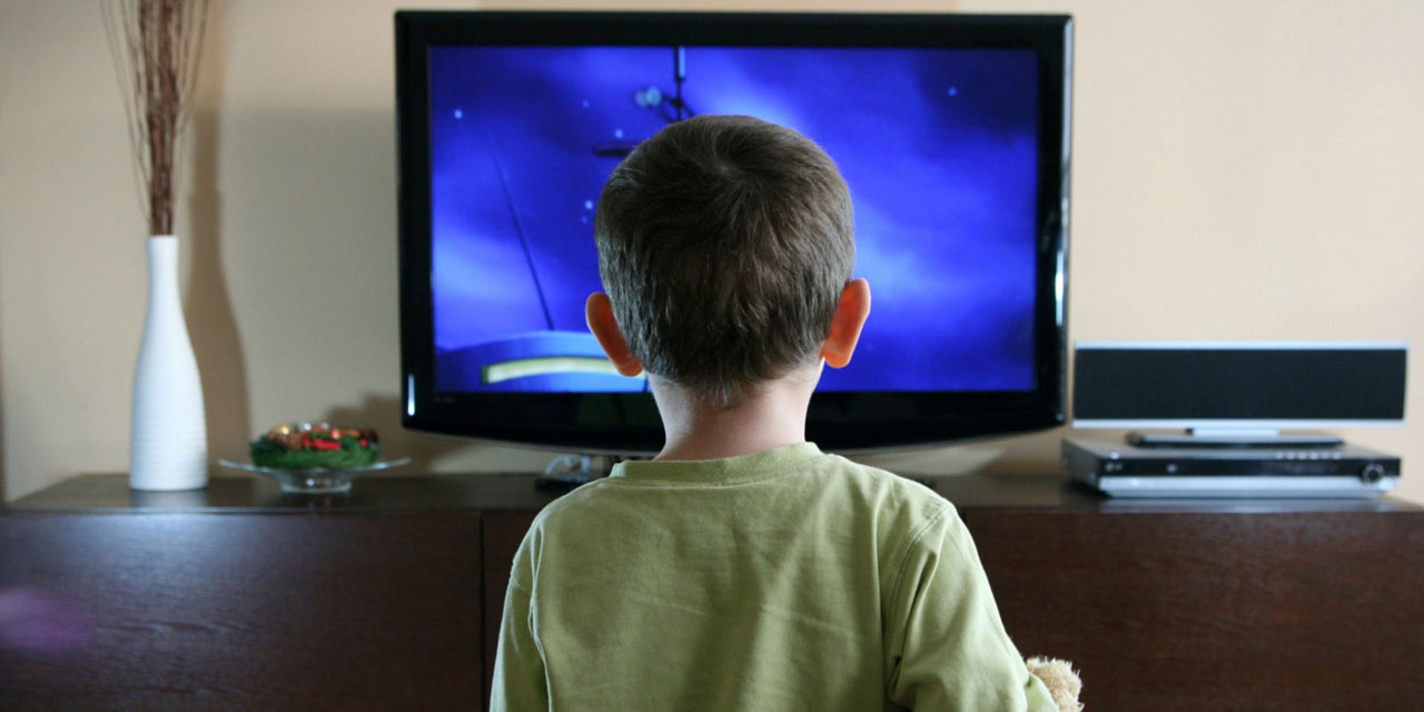 Çok televizyon izleyen çocukları bekleyen tehlike