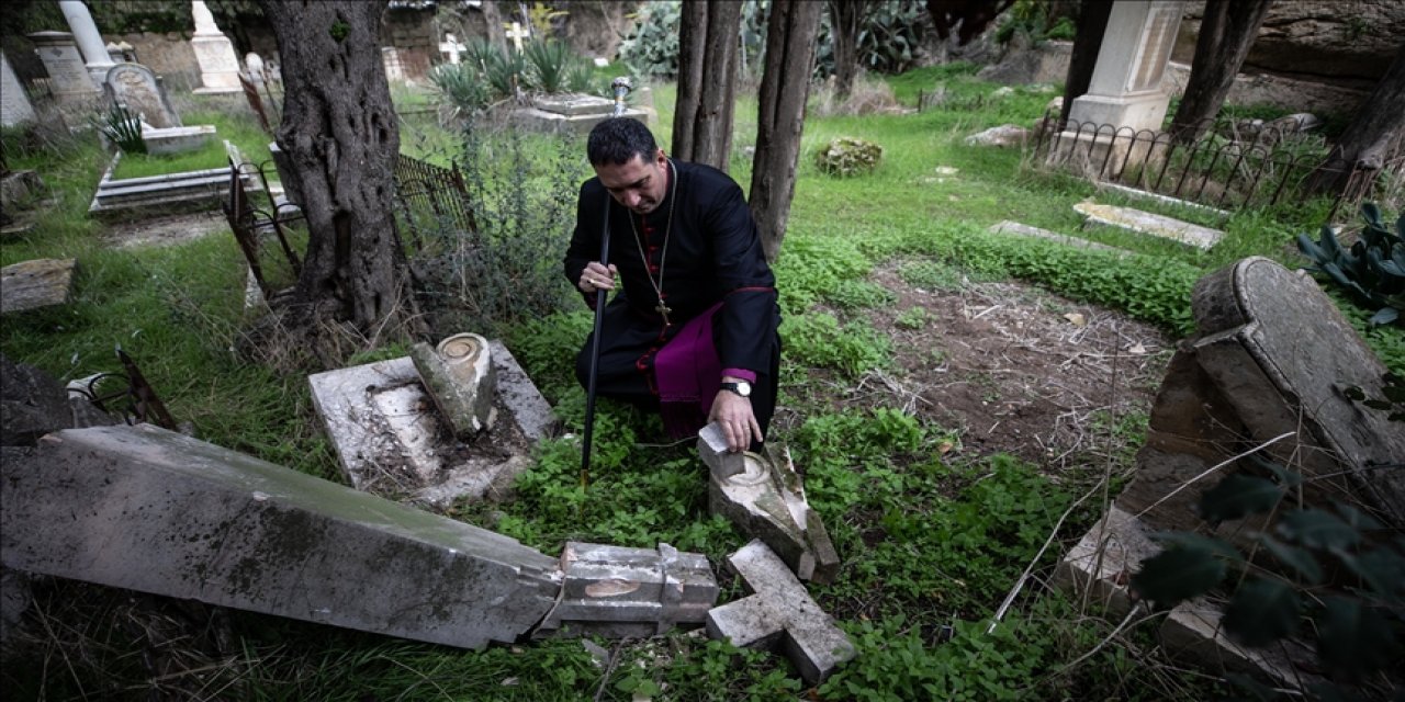 Yahudi yerleşimciler Kudüs’te Hristiyan mezarlığını da tahrip etti