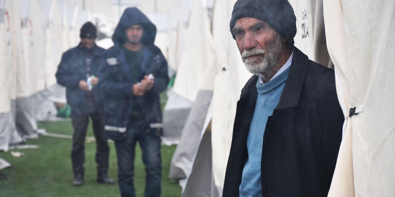 Depremde 4 oğlu vefat eden Adıyamanlı baba: Evlatlarım Türkiye'nin evlatlarıdır