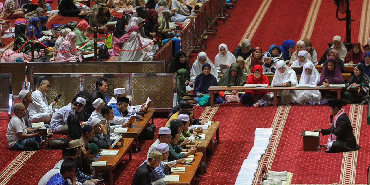 Endonezyalı Müslümanların 'itikaf' ibadeti