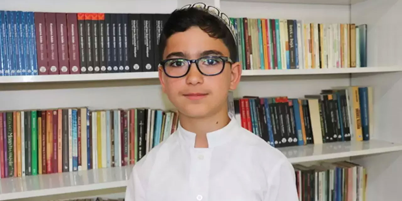 Maşallah! 6. sınıf öğrencisi İzzet, 6 ayda hafız oldu
