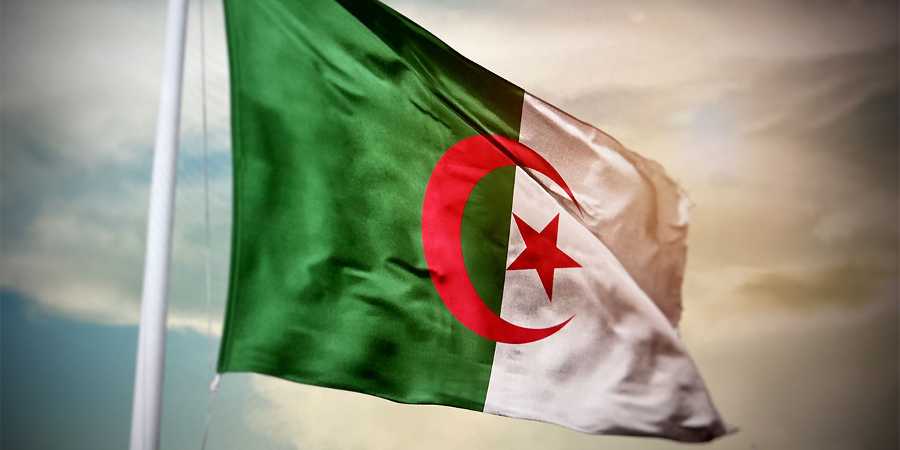 Katil israile bir suç duyurusu da Cezayir'den