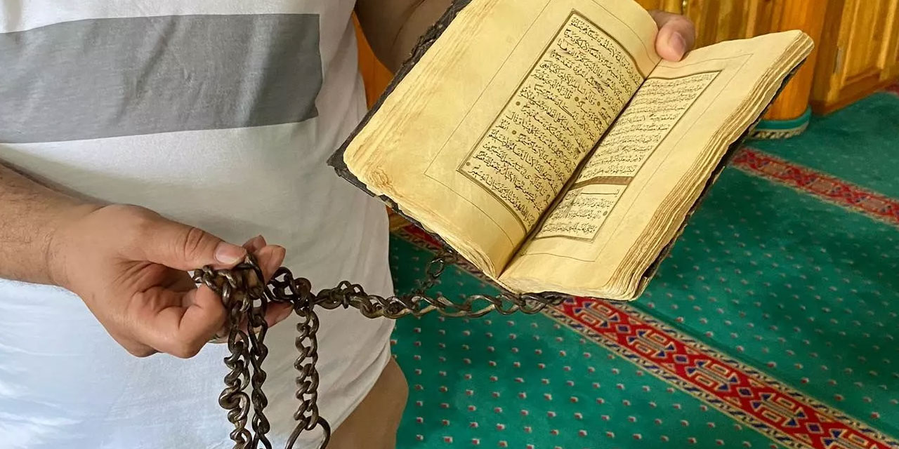300 yıldır muhafaza edilen zincirli Kur'an