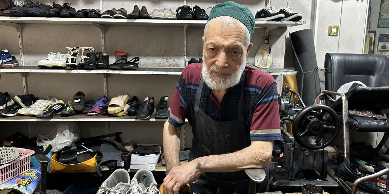 Ayakkabı tamirciliğini 62 yıldır sürdürüyor: Mühim olan helal kazanç