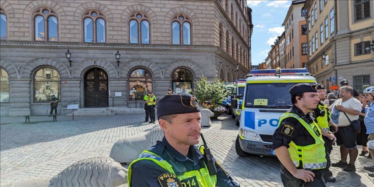 Evet, İsveç kötü niyetli: Kur'an'a saldırıyı engellemeye çalışan 15 kişi gözaltına alındı